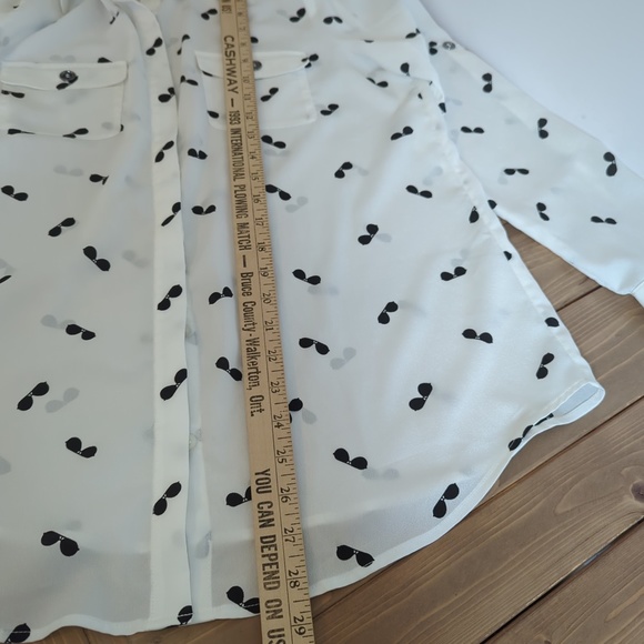 KARL LAGERFELD PARIS Women's Sunglasses Print Blouse - Picture 9 of 12